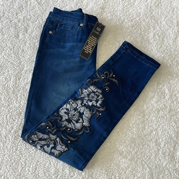 🔥HostPick🏆🔥 DG2 by Diane Gilman Virtual Stretch Skinny Jean - Picture 14 of 14